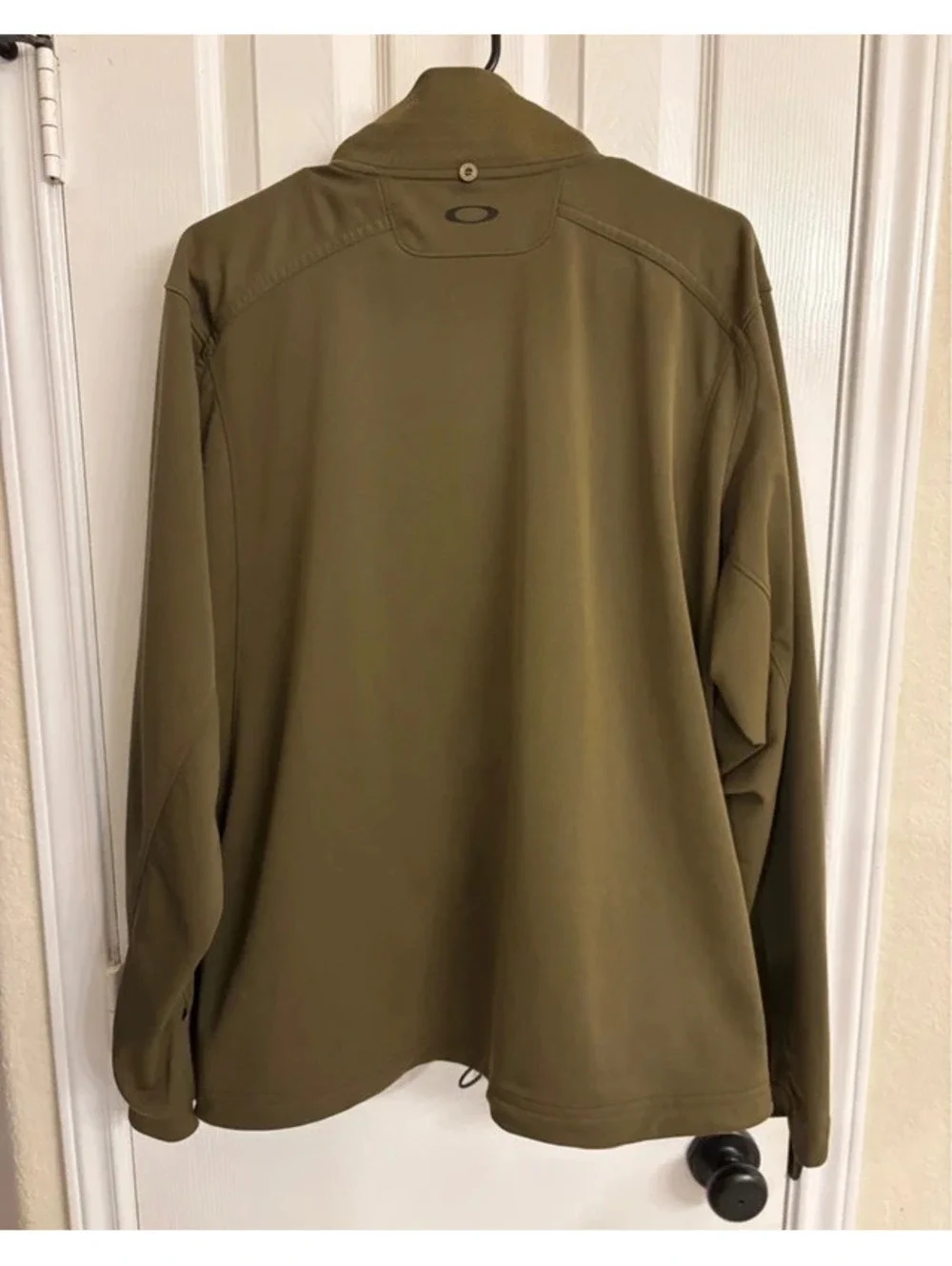 Oakley Men's Lightweight Brown Softshell Jacket with Zip Pockets